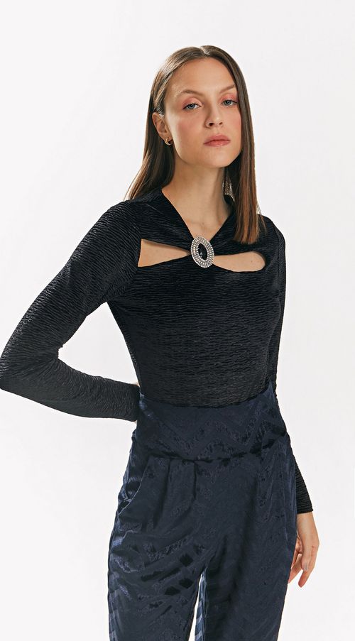 Blusa Iódice Decote Assimétrico Manga Longa Abertura Frente Preto