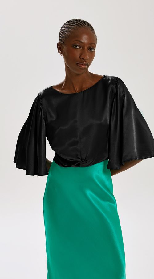 Blusa Iódice Decote Canoa Manga Curta Torção Frente Preto