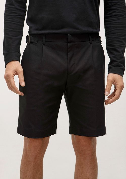 Bermuda Reta Com Pregas Preto