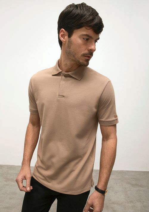 Camiseta Regular Gola Polo Detalhe Manga Logo Marca Bege