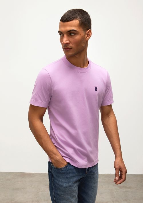 Camiseta Reta Careca Detalhe Logo Bordado Peito Lilas