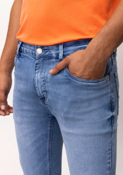 Calça Skinny Cós Baixo Detalhe Bolso Traseiro Jeans