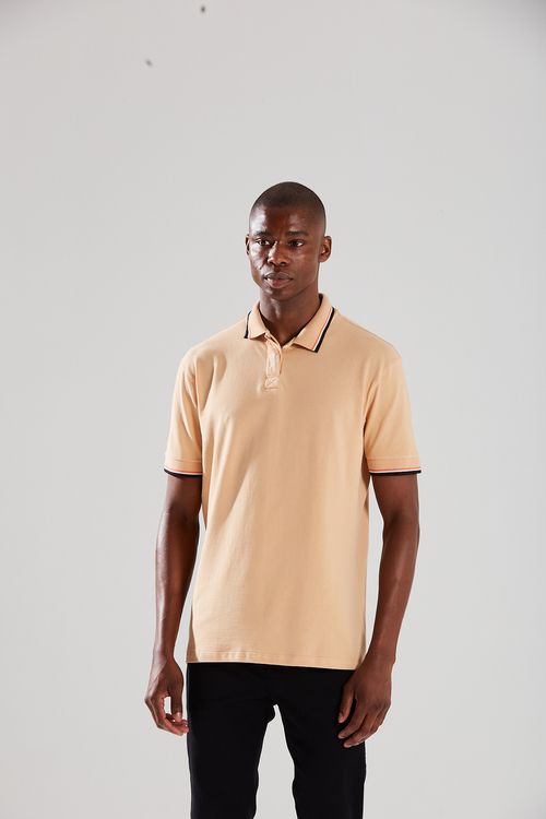 Camiseta Regular Gola Polo Bordado Peitilho Com Friso Bege