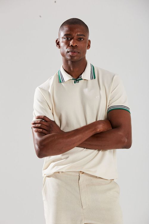 Camiseta Regular Gola Polo Peitilho Aberto Com Friso Off White