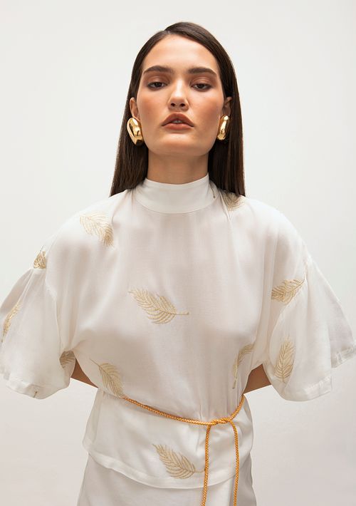 Blusa Iódice Gola Alta Cava Deslocada Abertura Costas Off White