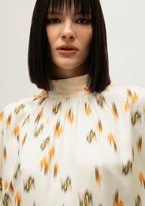 Blusa Iódice Gola Alta Manga Evasê Com Amarração Off White