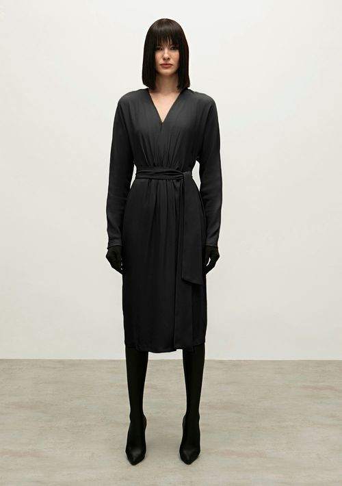 Vestido Iódice Midi Decote V Torção Frente Preto