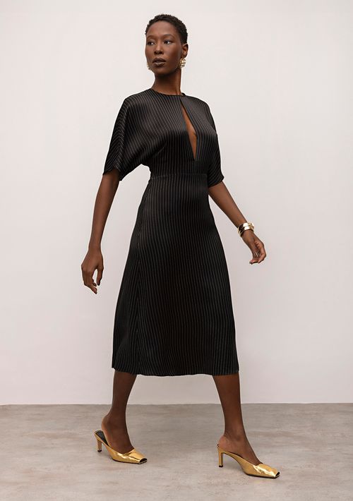 Vestido Iódice Midi Decote V Abertura Frente Preto