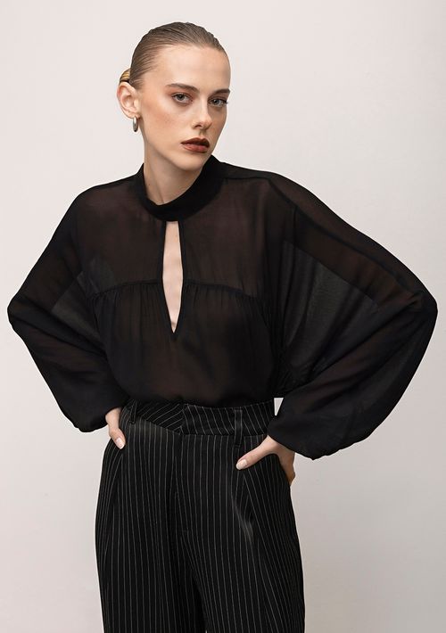 Blusa Iódice Decote V Manga Longa Com Franzido Preto