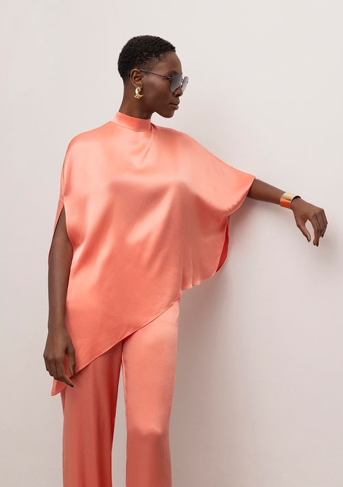 Blusa Iódice Gola Alta Manga Morcego Assimétrica Laranja