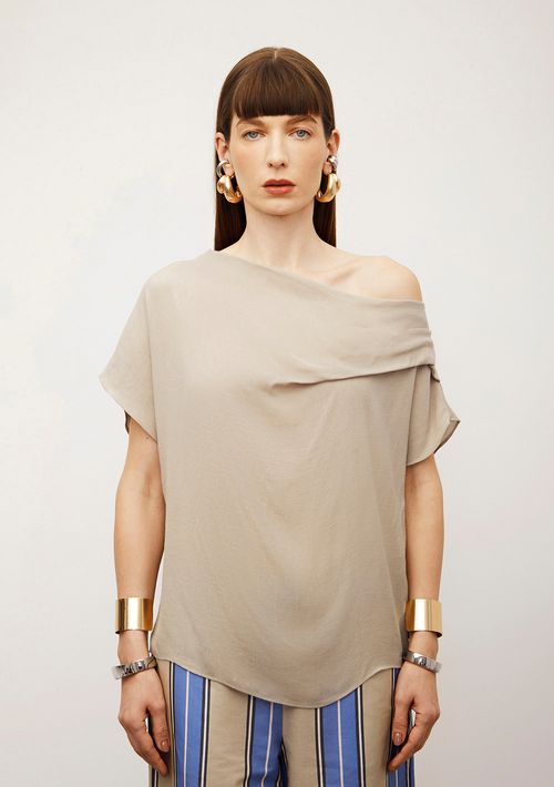 Blusa Iódice Ajustada Decote Canoa Manga Curta Padrão Cinza