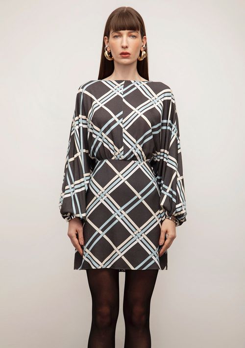 Vestido Iódice Solto Decote Canoa Manga Longa Curto Preto