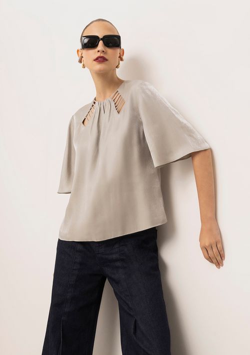 Blusa Iódice Solta Decote Careca Manga Curta Padrão Cinza