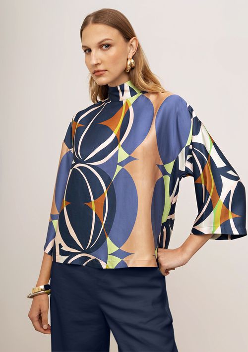 Blusa Iódice Solta Gola Alta Manga Curta Padrão Azul
