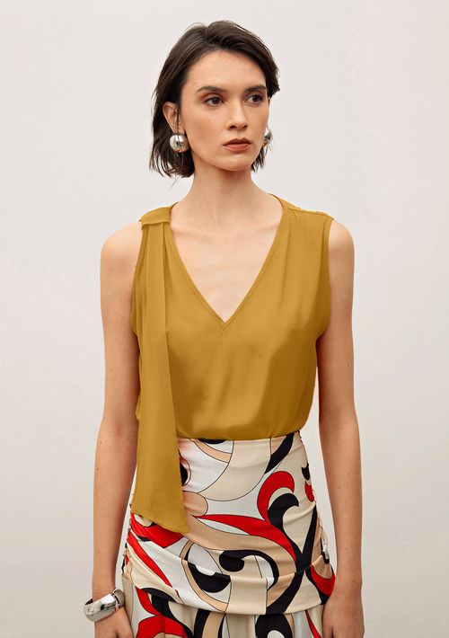 Regata Iódice Decote V Detalhe Alças Marrom