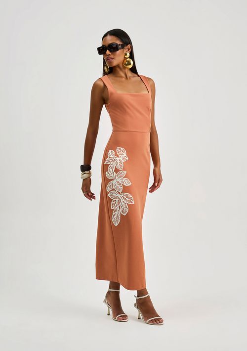 Vestido Iódice Ajustado Decote Reto Sem Manga Midi Marrom
