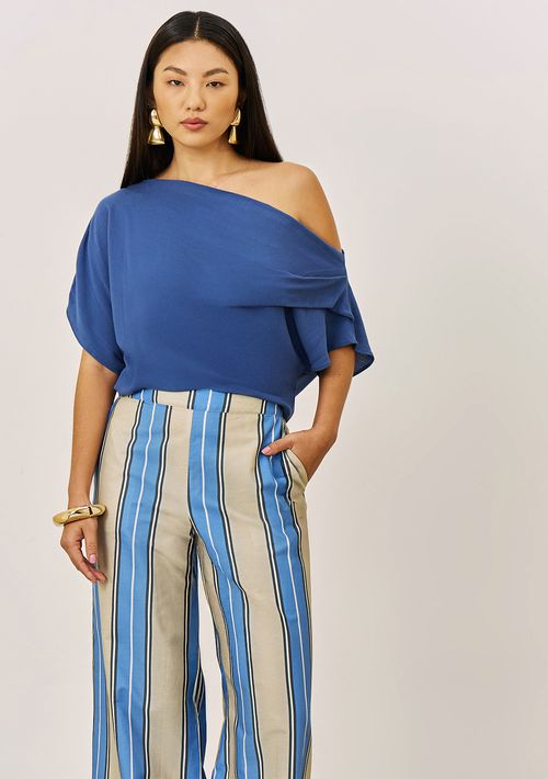 Blusa Iódice Ajustada Decote Canoa Manga Curta Padrão Azul