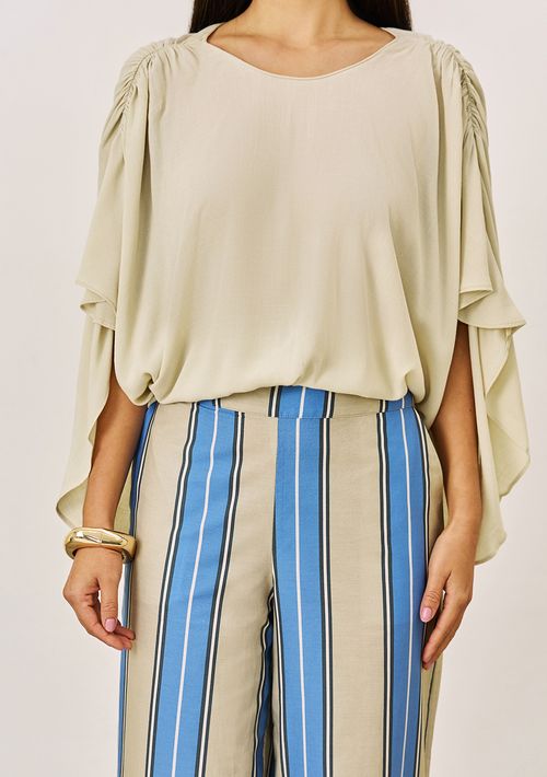 Blusa Iódice Solta Decote Canoa Manga 7 Oitavos Cropped Cinza