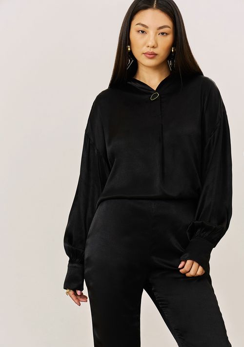 Blusa Iódice Solta Decote Transpassado Manga Longa Padrão Preto