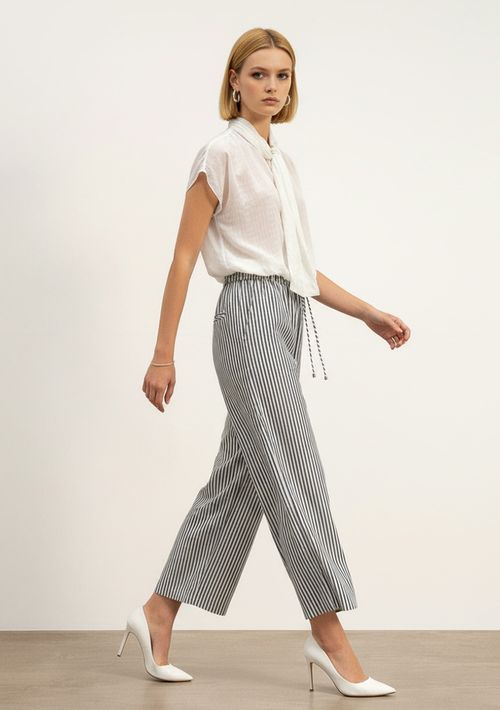 Blusa Solta Gola Alta Manga Curta Cropped Off White