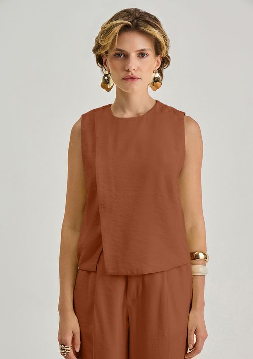 Regata Iódice Solta Decote Transpassado Padrão Marrom