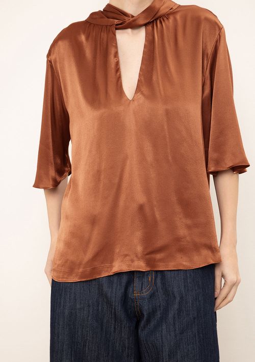 Blusa Iódice Solta Gola Alta Manga Curta Padrão Marrom